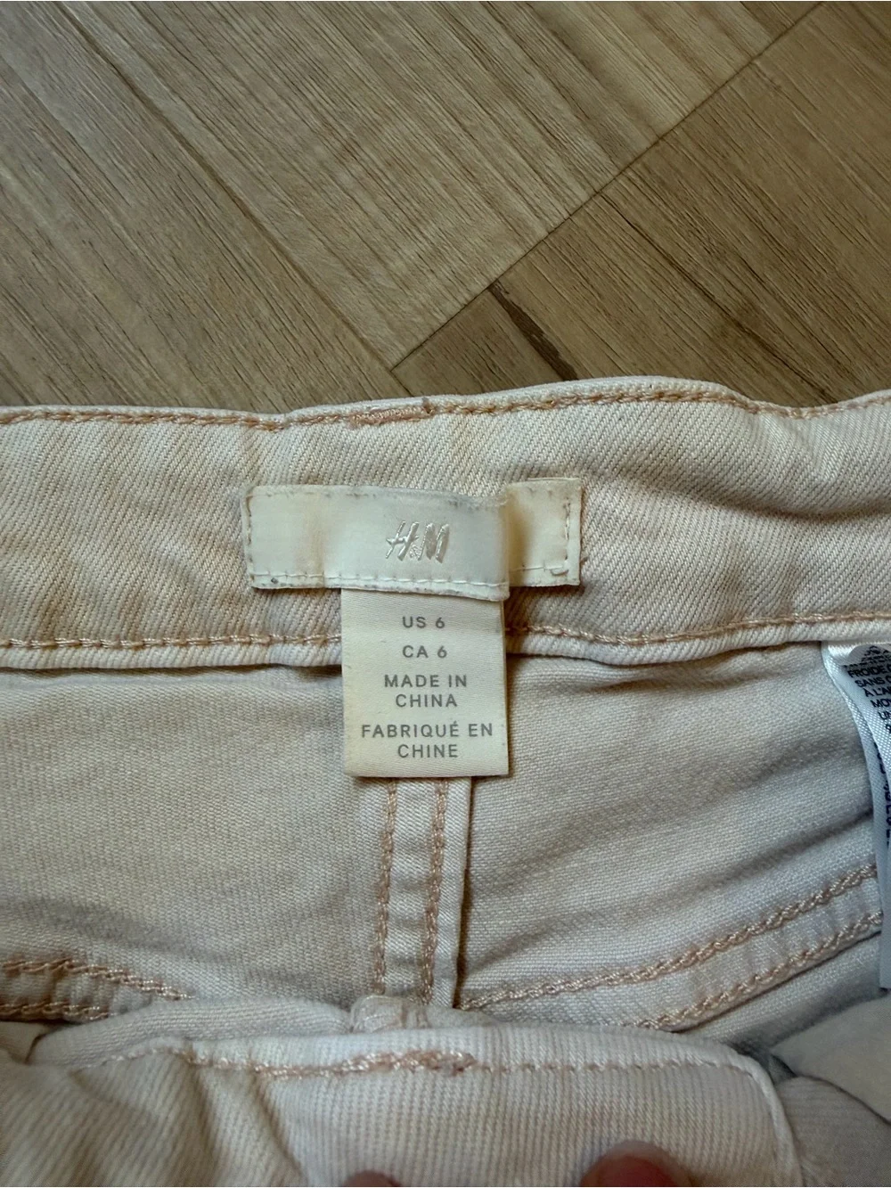 H&M Cream High Rise Raw Hem Denim Shorts Size 6